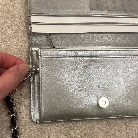 Vintage Chanel camellia lambskin wallet with chain - Picture 6 of 16